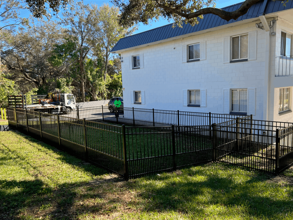 Black_Aluminum_Fences_02