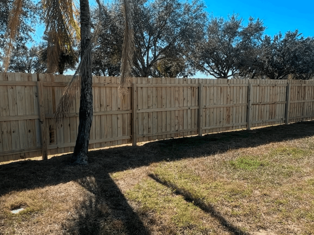 wood-fence-backyard-installation-orlando.jpg
